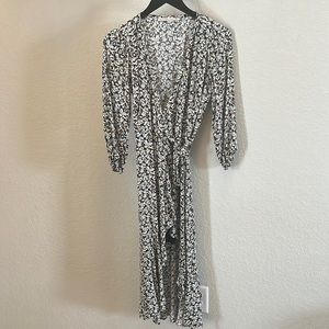 Abercrombie wrap around tie dress with puff sleeve.